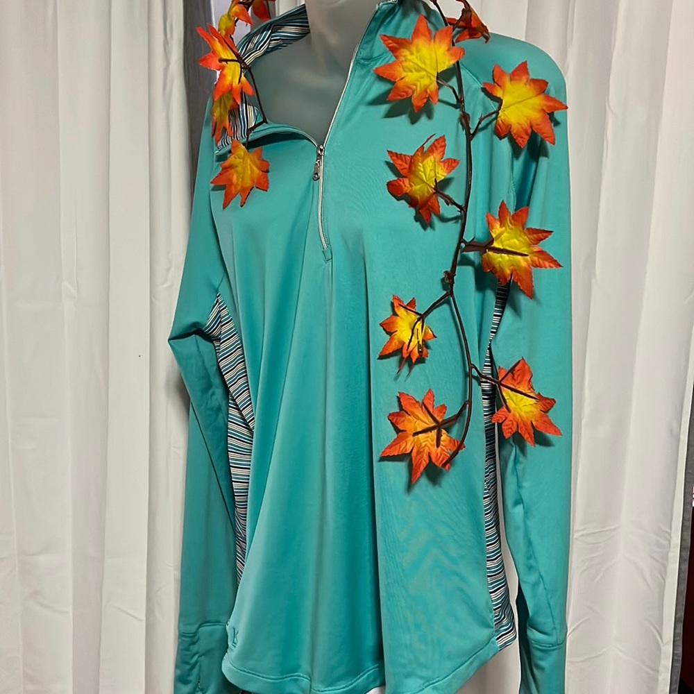 Three-quarter sleeve zip up jacket